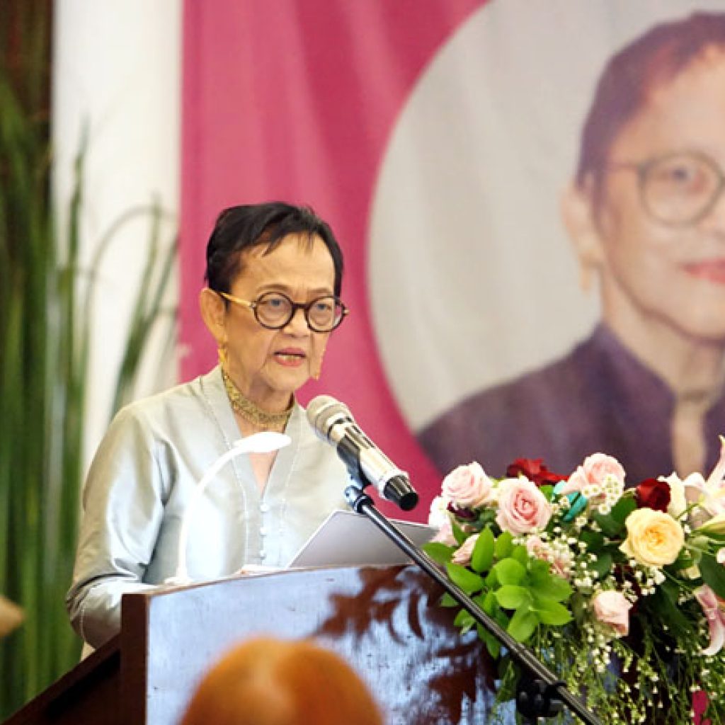 Carla Roosseno Award 2